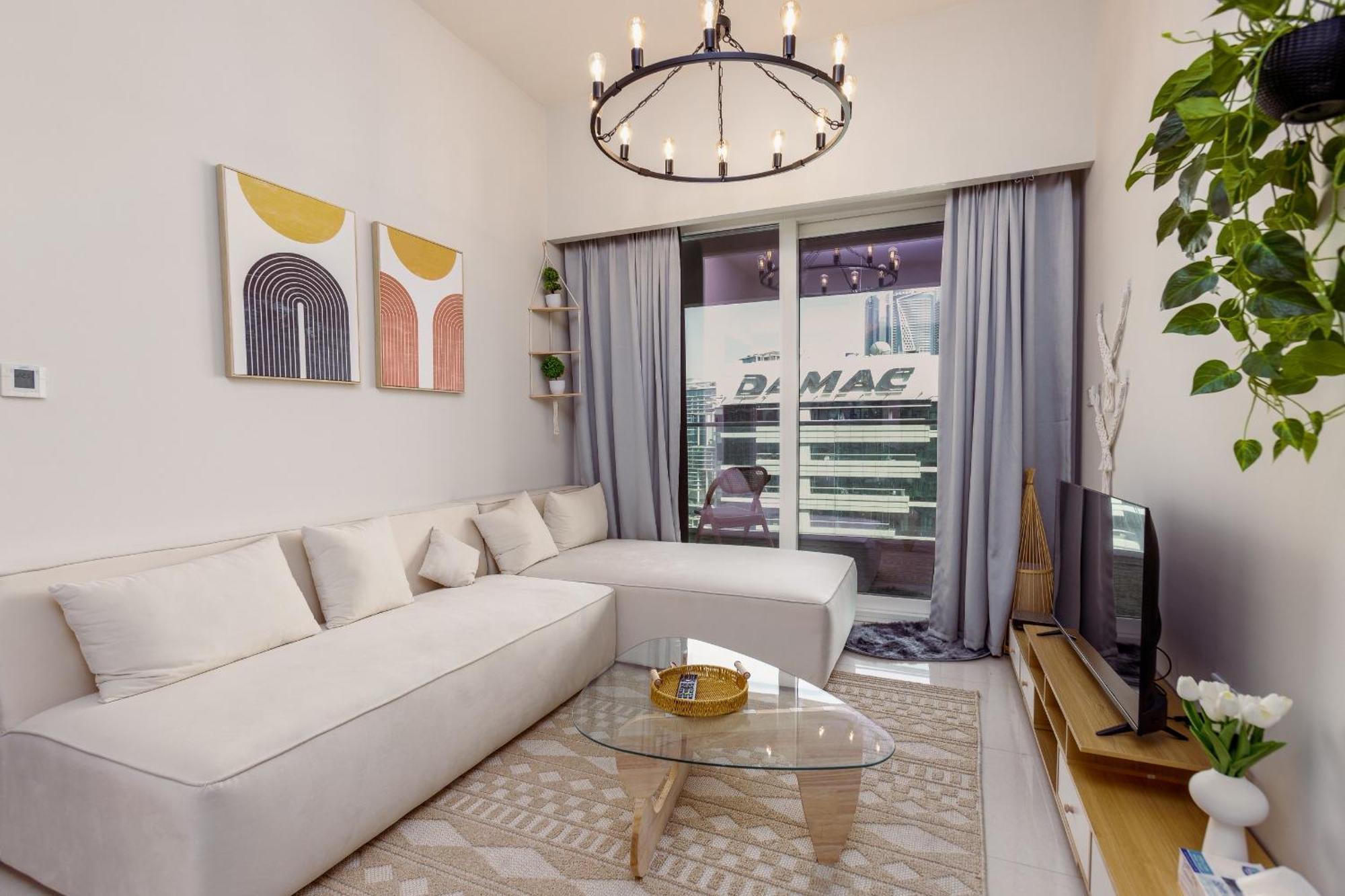 Boho 2bhk Near Mall With Nightlife Apartment Dubai